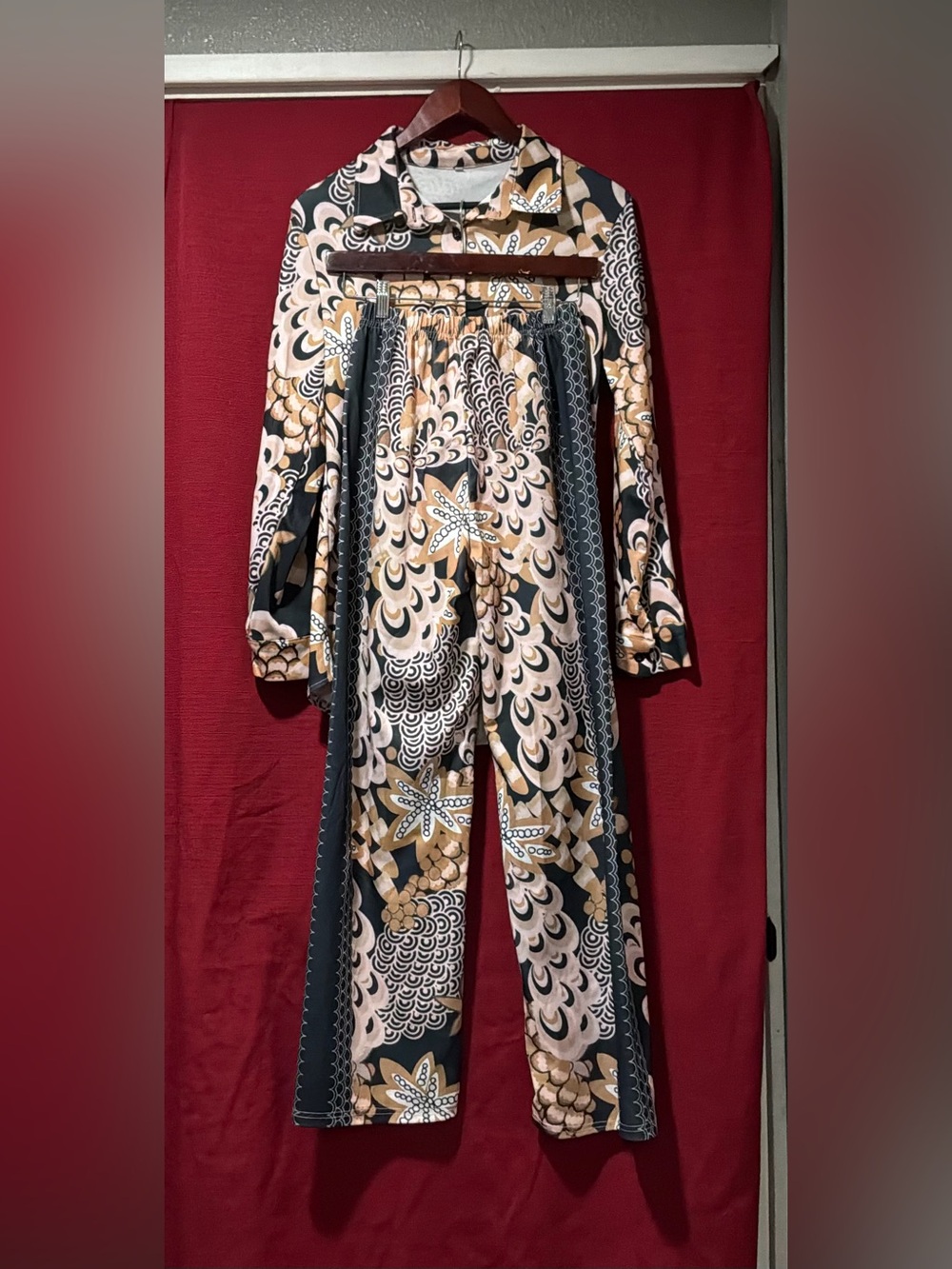 Floral Print Wide-Leg Pants in Beige & Black suit 2 piece